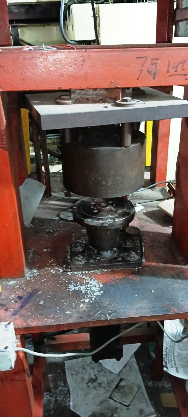 Hydraulic test station with light curtains