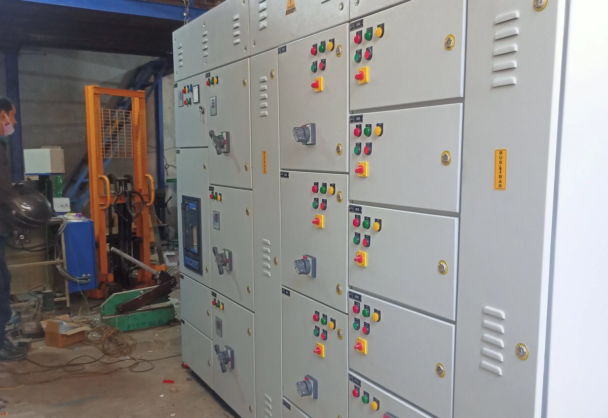 MCC PCC control panel with busbar chamber and starter feeders