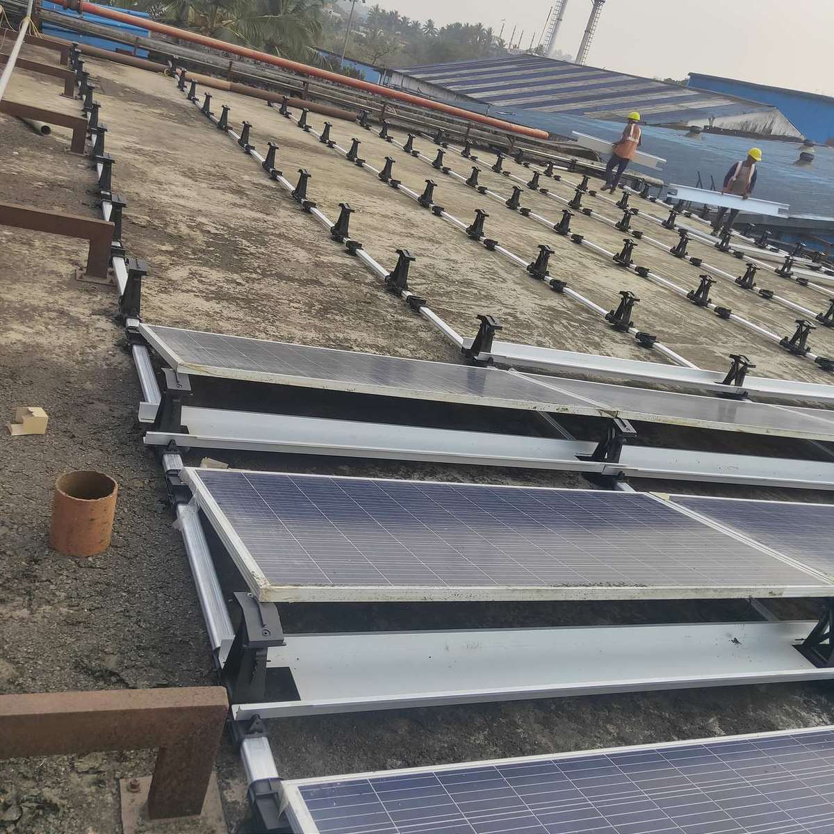 Mounting structure and rails laid before module fitting
